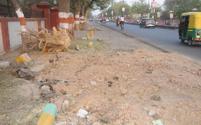 agra bicycle track is being broken down due to road widening