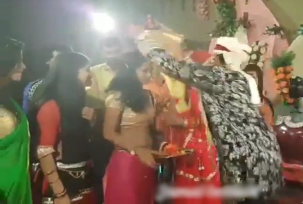 Watct Viral Video of groom putting varmala in someone elses neck instead of bride