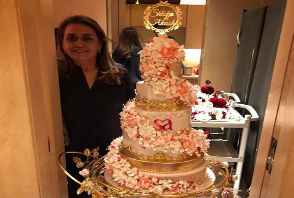 Akash Ambani and Shloka Mehta engaged cake has revealed
