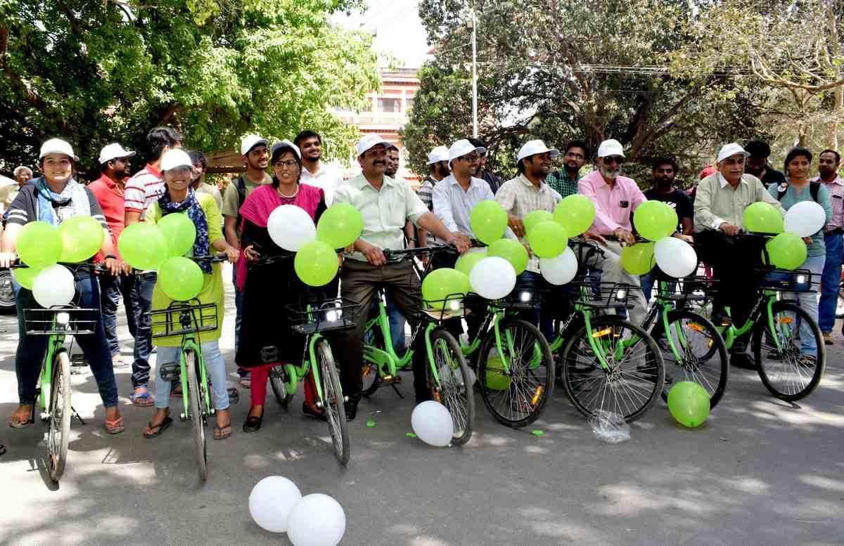 Varanasi youth like cycling on rent