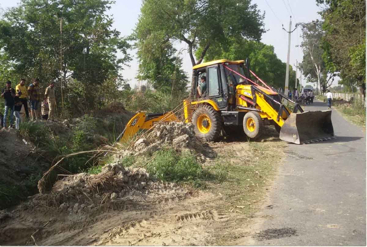 ATM cash van digged in the ground in etawah
