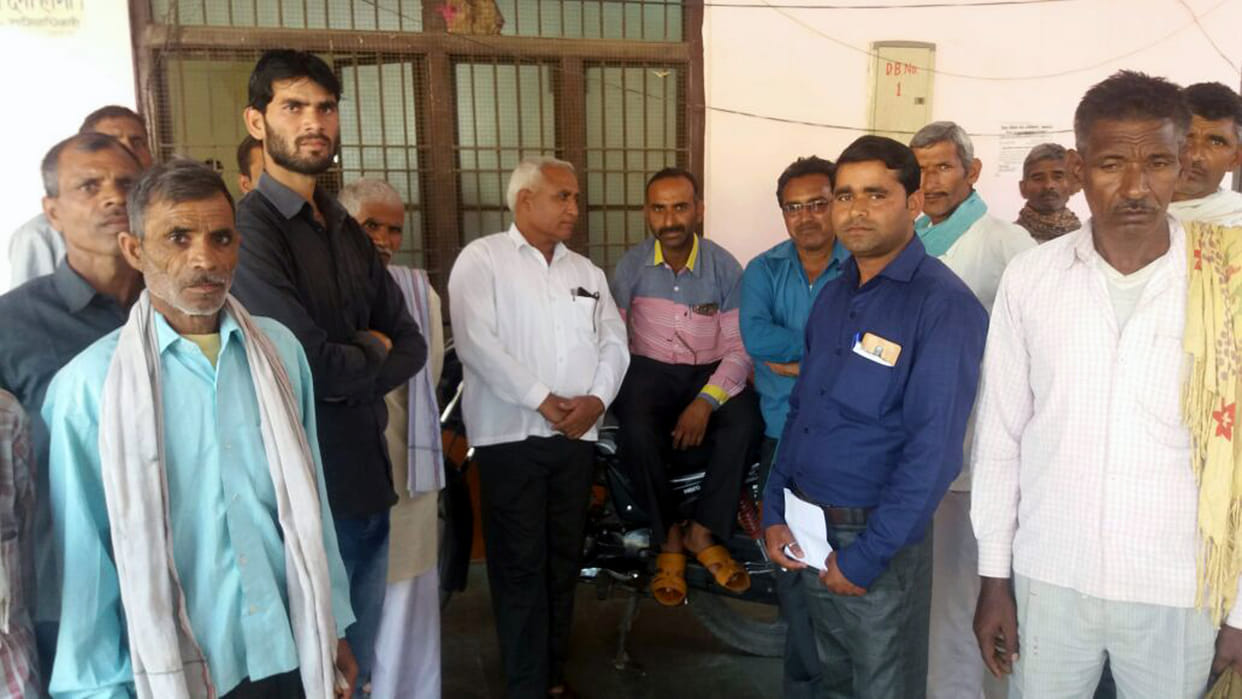 फसल सूख रही खेतों को नहीं मिल पा रहा पानी