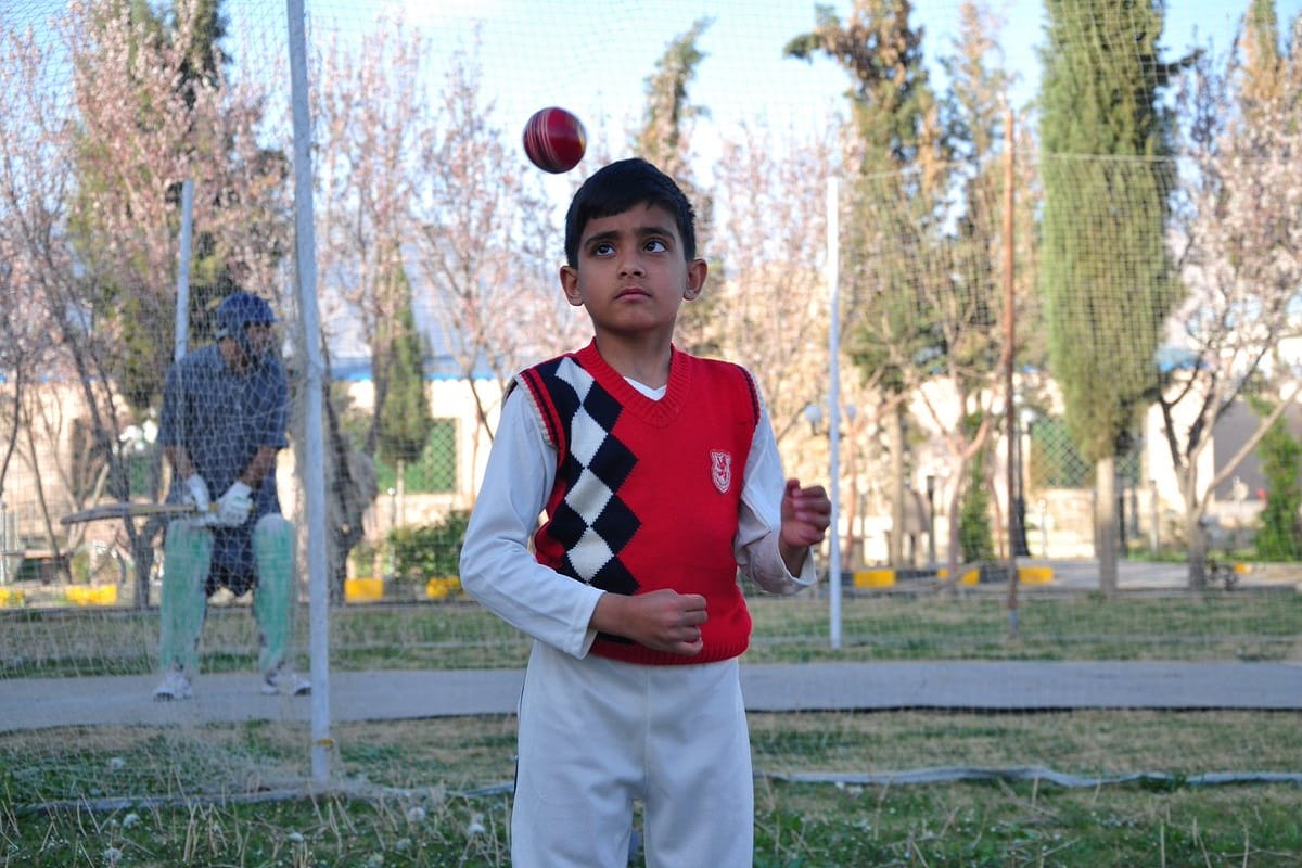 Eli Mikal Khan bowling action as like shane warne