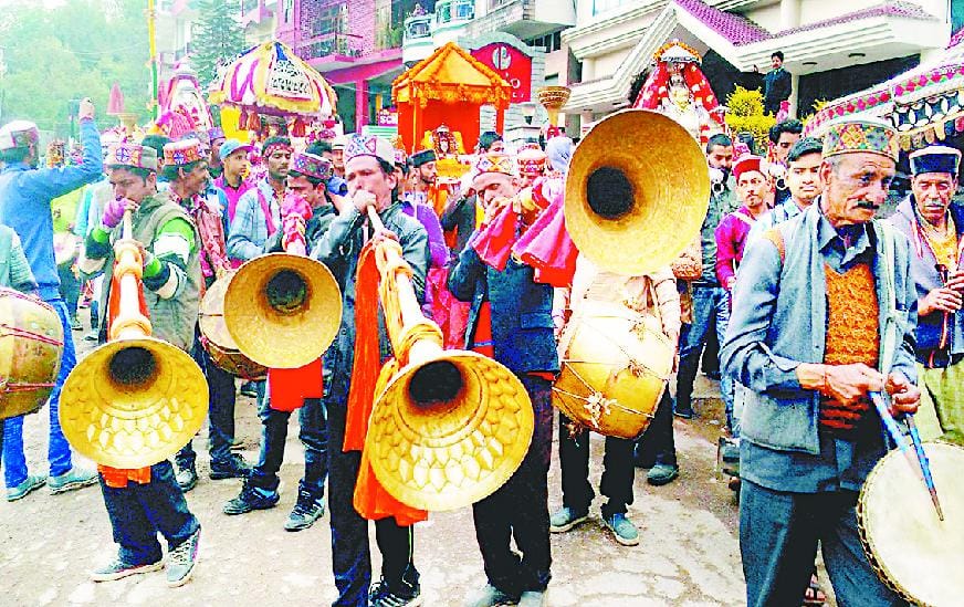 देव नियमों से बंधे हैं बजंतरी, नहीं है देवता के स्पर्श का अधिकार