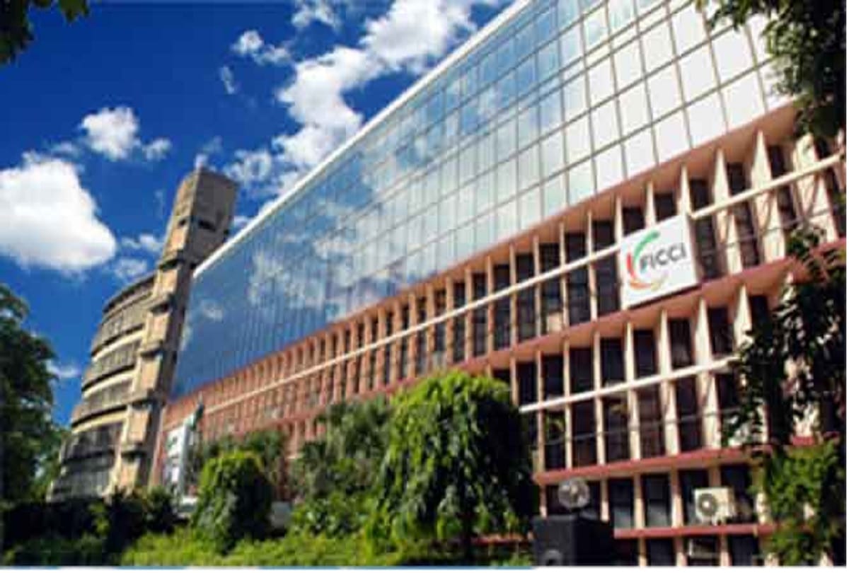 FICCI senior Assistant Director looted by robbers in Anand Vihar