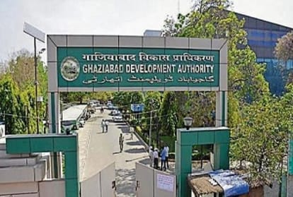a minor boy brutally beating In Ghaziabad GDA