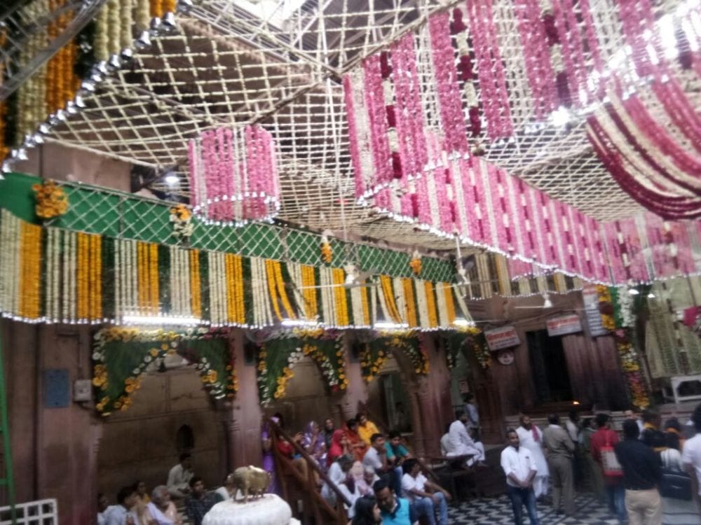 banke bihari mandir phool bangla in vrindavan