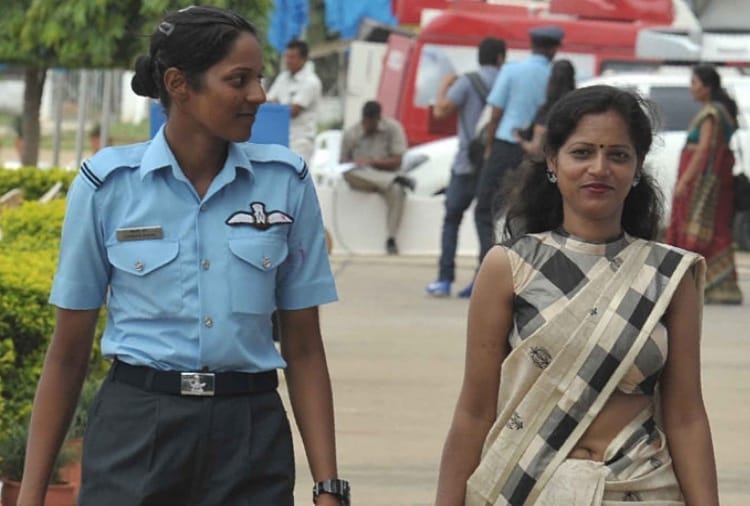 Indian Airforce Flying Officer Bhawna Kanth Training with MIG 21 Aircraft