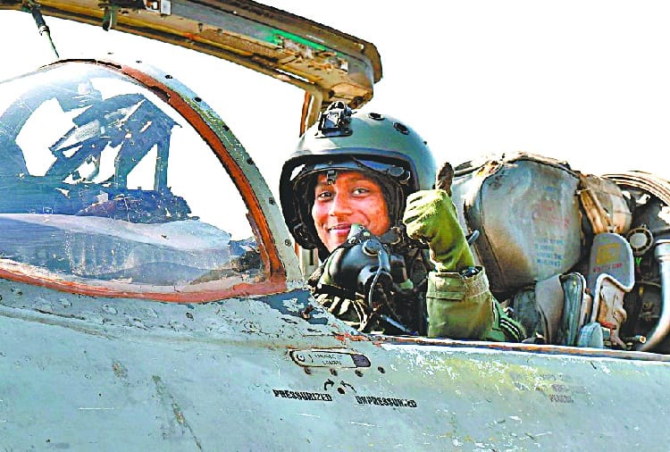 Indian Airforce Flying Officer Bhawna Kanth Training with MIG 21 Aircraft