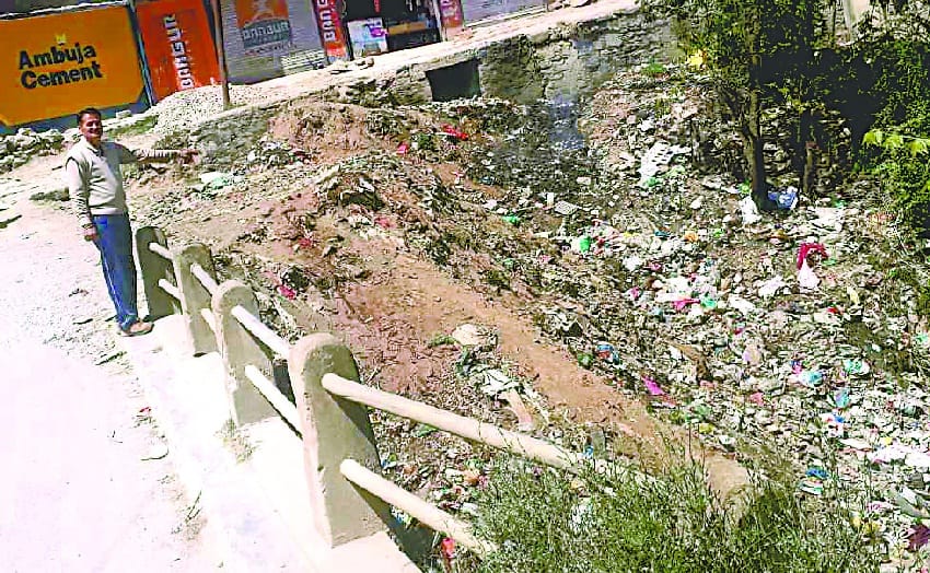 Garbage going to Mahakali due to lack of dumping zone