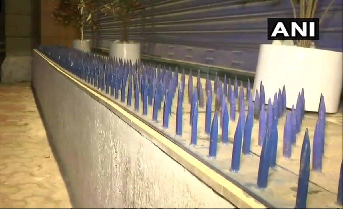 HDFC Bank decision to install iron spikes outside their gate caused a stir on Social Media