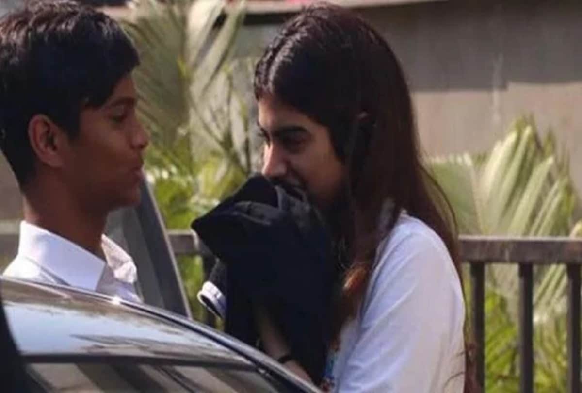 Sridevi daughter Khushi Kapoor spotted with mistery boy