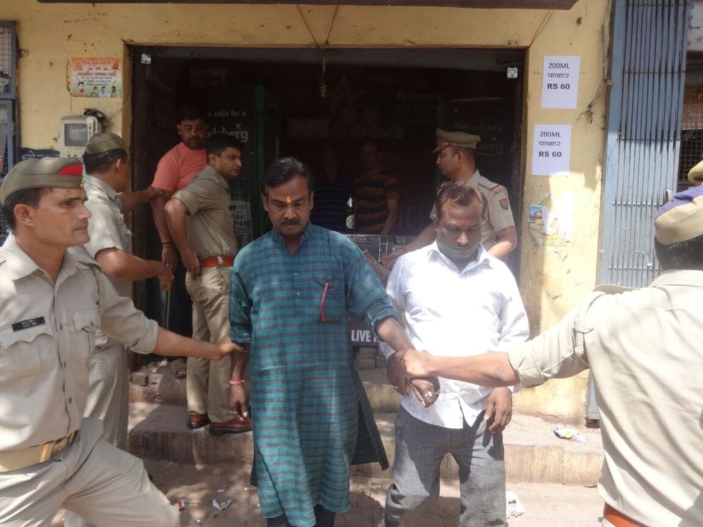 agra ssp lock at liquor shop