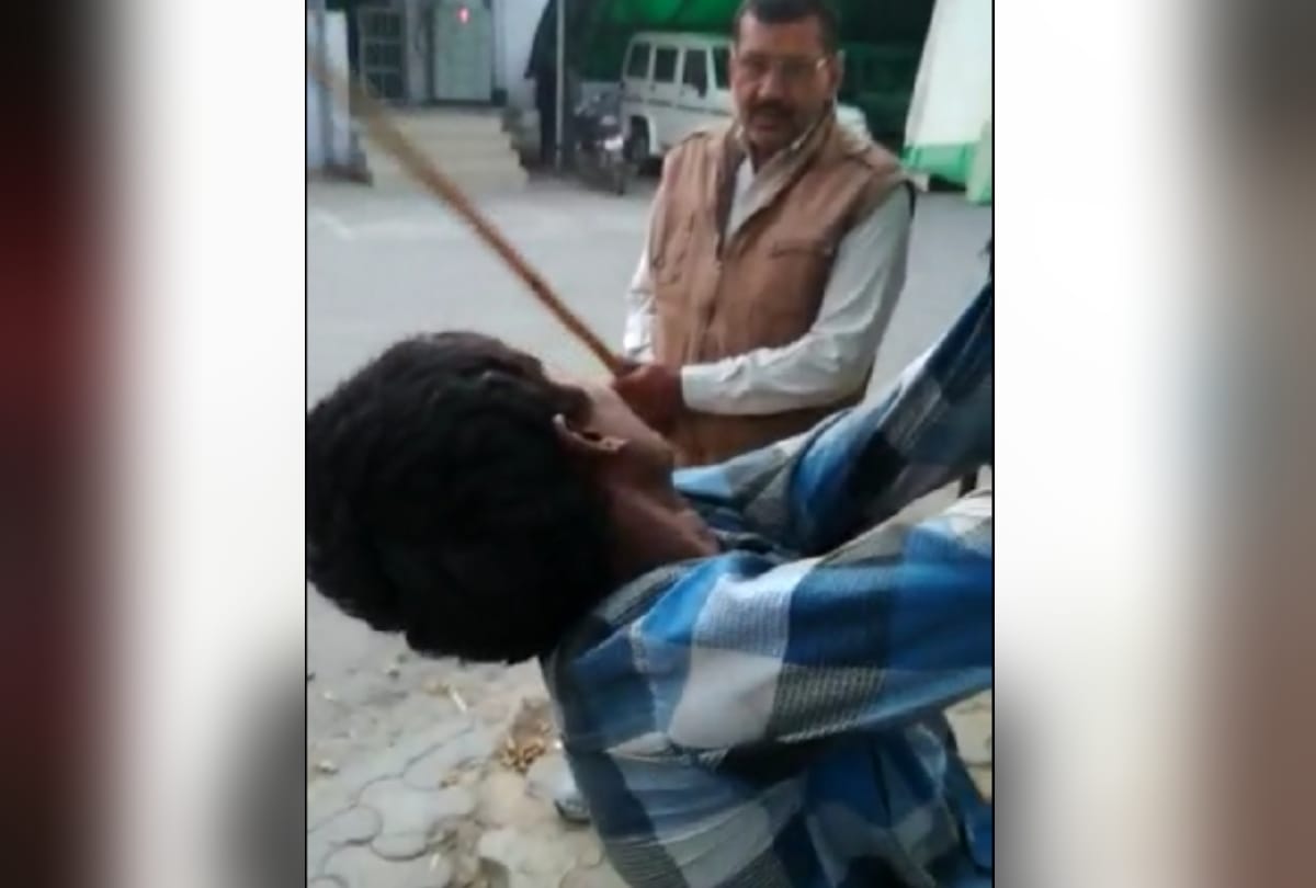 a minor boy brutally beating In Ghaziabad GDA