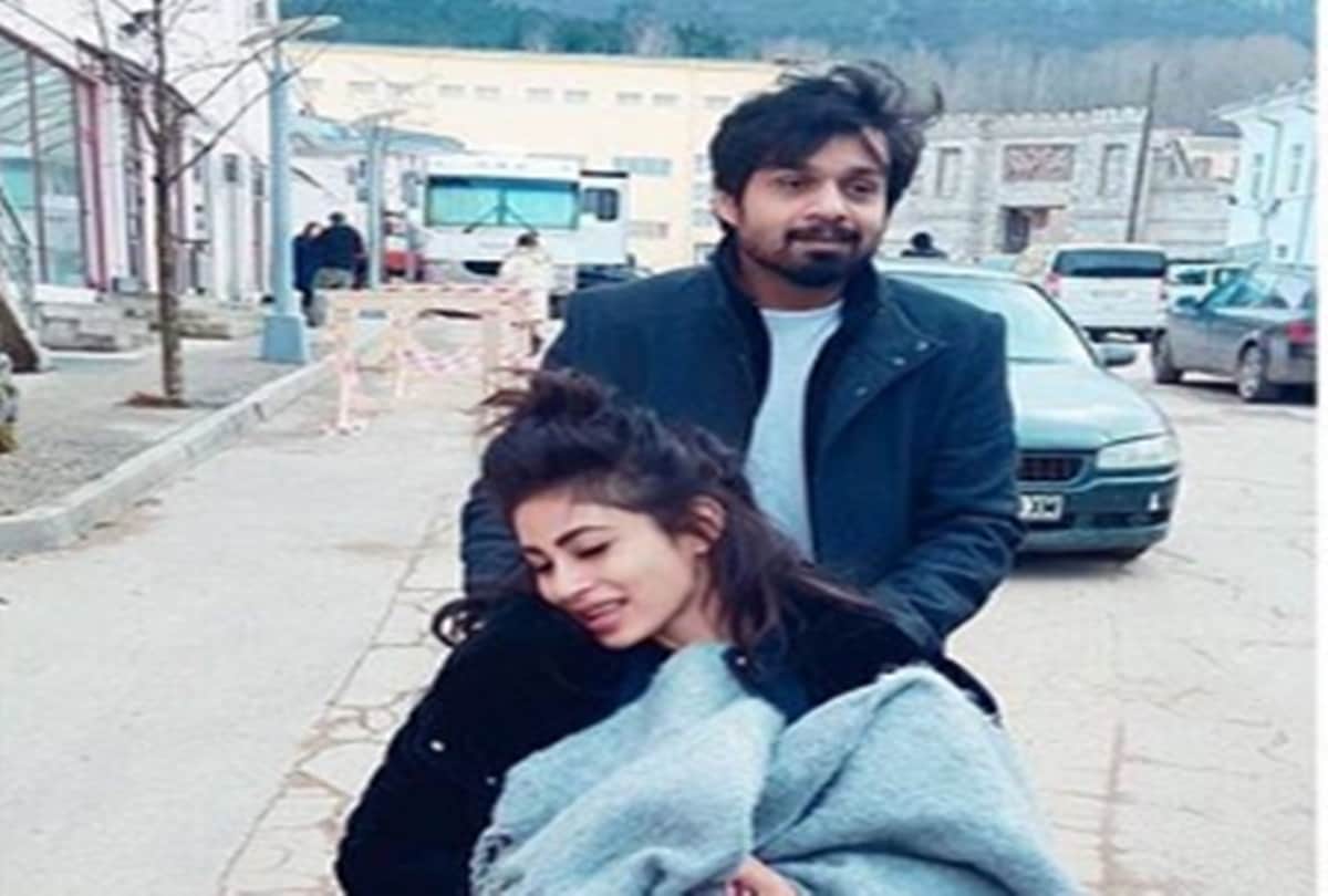 tv actress Mouni Roy fans got worried after seen her on wheelchair