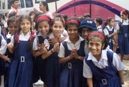 price of books difference of same class in school, parents demanding enforcement of fee fixation law