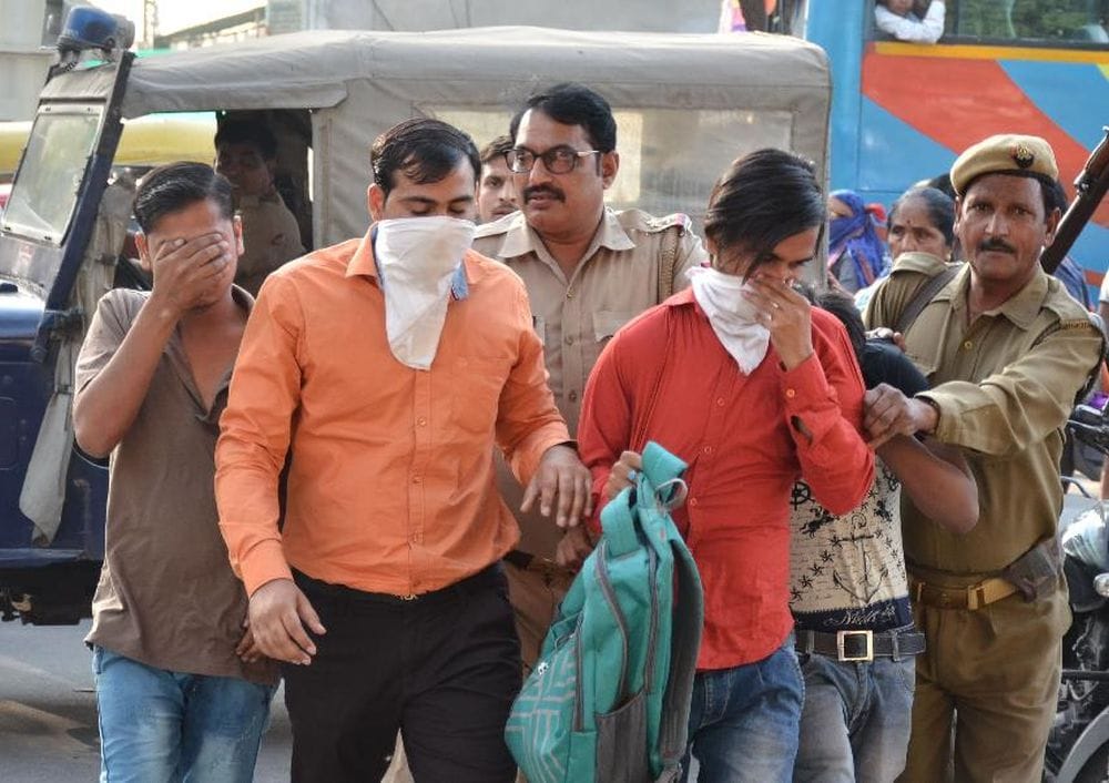 agra girl were booked through whatsapp