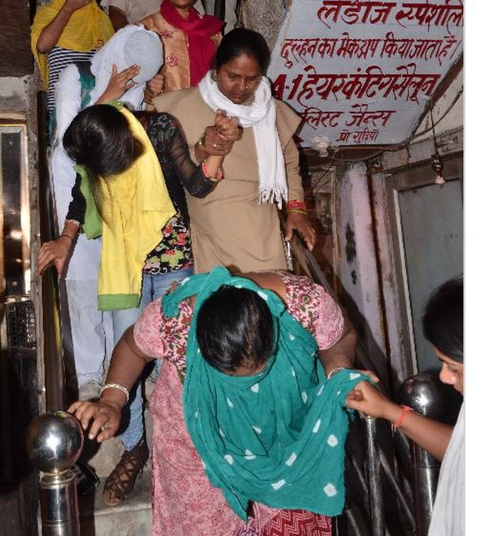 agra girl were booked through whatsapp