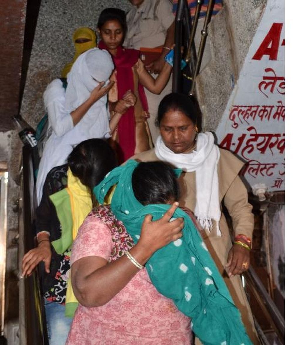 agra girl were booked through whatsapp