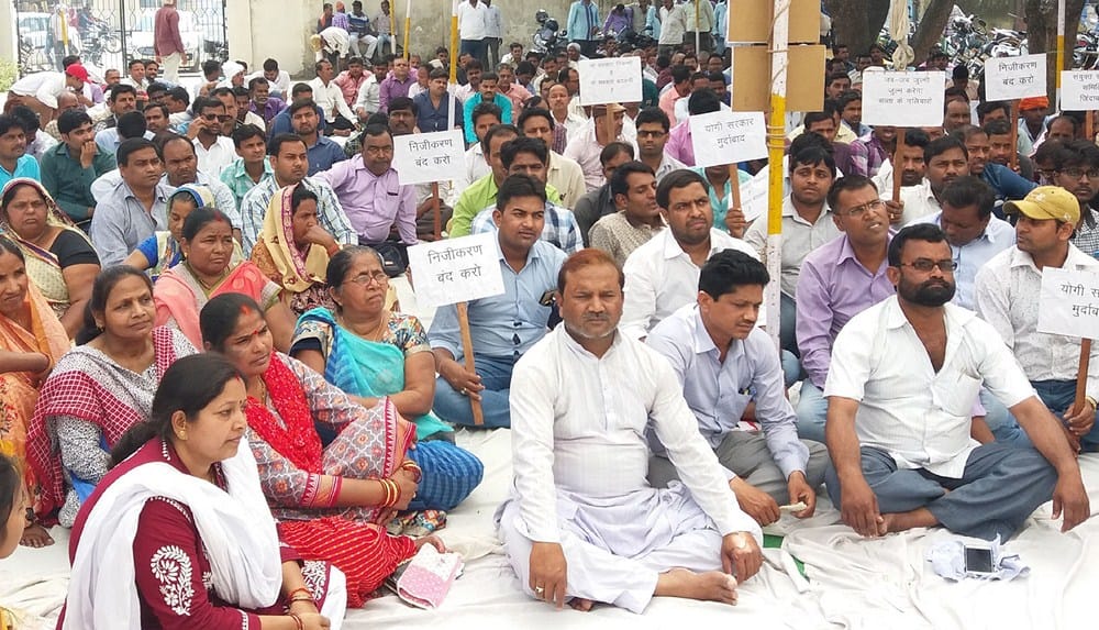 electric workers protested