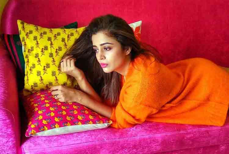 Neha Pendse the glamorous host of kapil sharma new comedy show