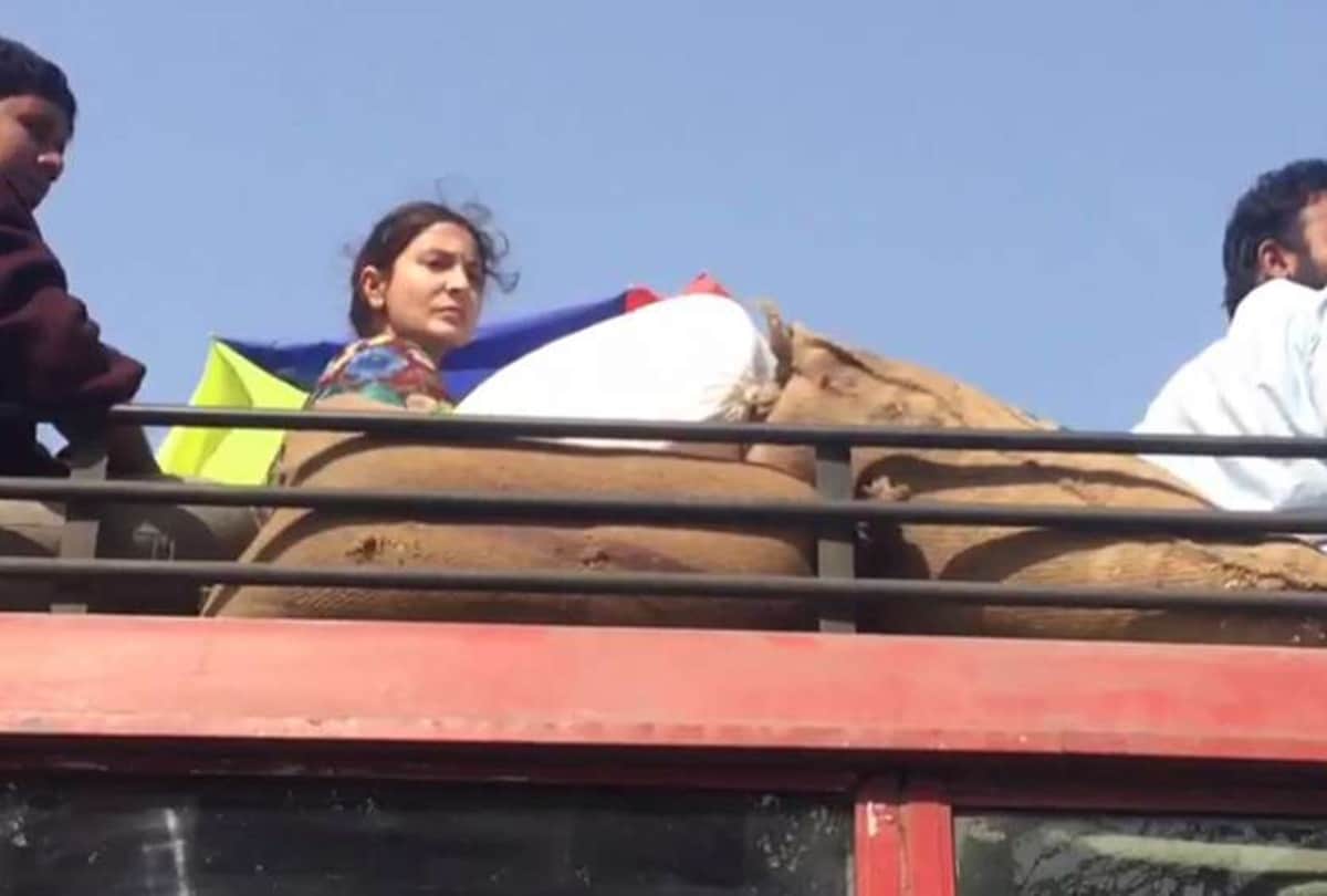 Varun dhawan and Anushka sharma In Delhi for Promote Sui Dhaga