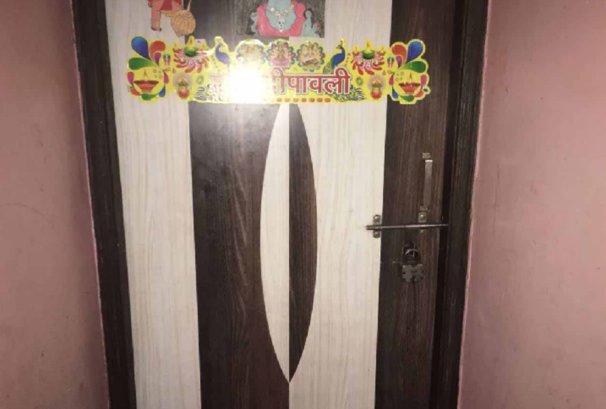 delhi businessman commits suicide with wife daughter by eating poison, neighbor suspect murder angle