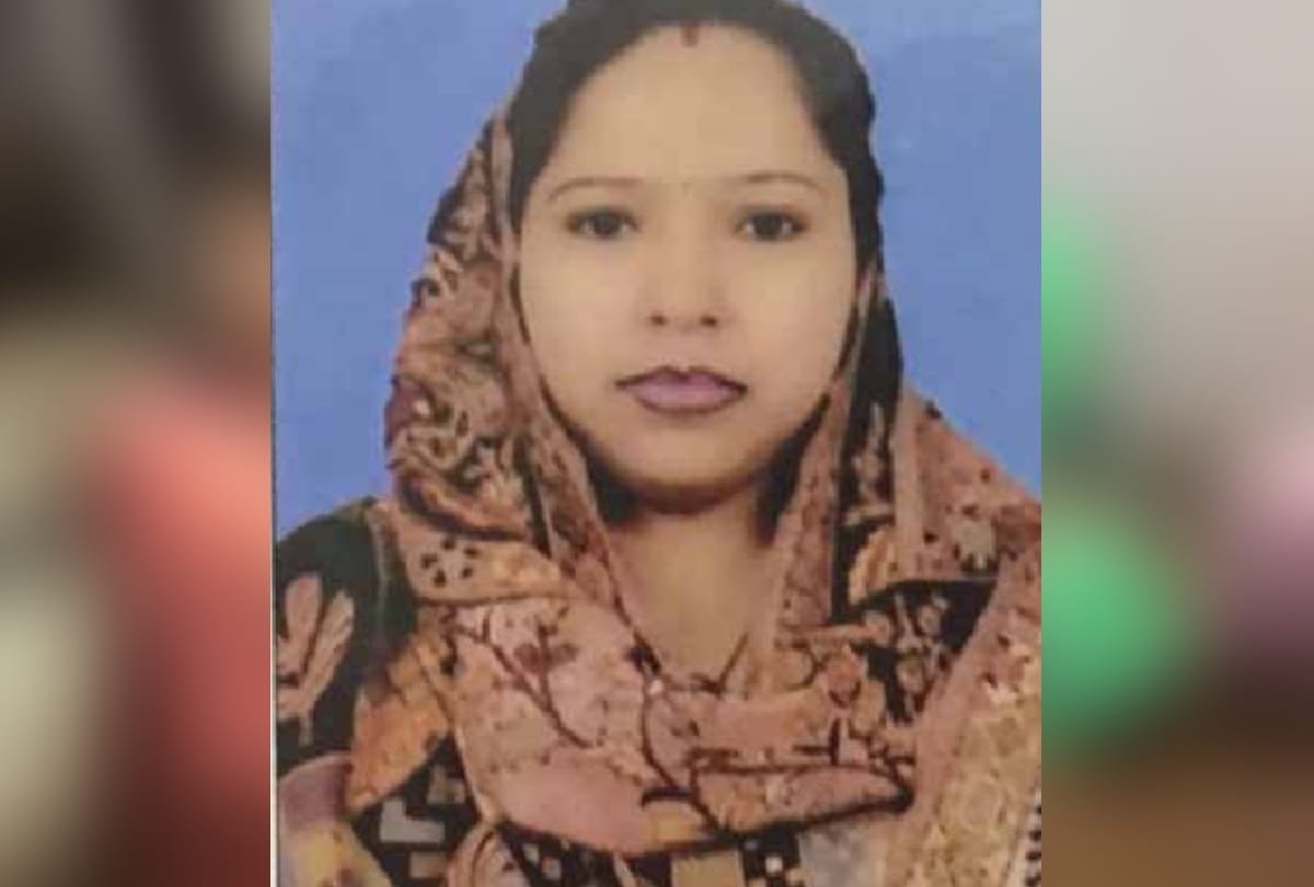 delhi businessman commits suicide with wife daughter by eating poison, neighbor suspect murder angle