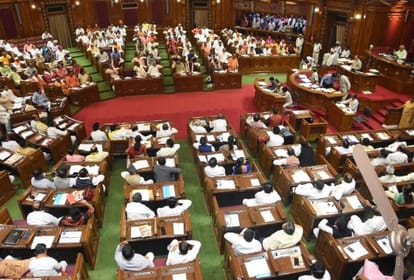 Supreme Court: सदन में 10 फीसदी सदस्य वाले दल के नेता को LoP का दर्जा परंपरा; कोर्ट में UP विधान परिषद का जवाब UP Legislative Council responded to petition of SP leader in Supreme Court On issue of appointment of LOP