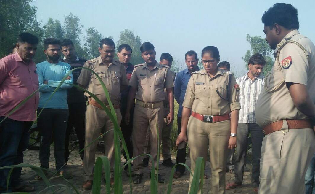 deadody found  on side on road in amroha