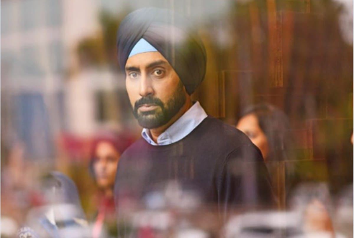 Aishwarya Rai Bachchan STOPS Abhishek Bachchan To Sign His Next film with priyanka chopra