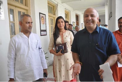 Delhi Assembly Speaker run the House  with  the black band at a protest against officers