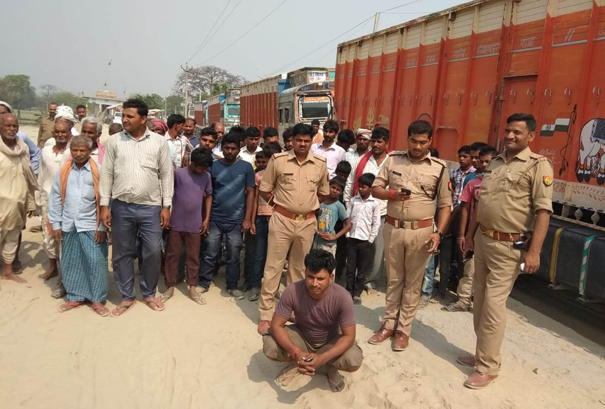 Agitators grabbed the sand-laden carts