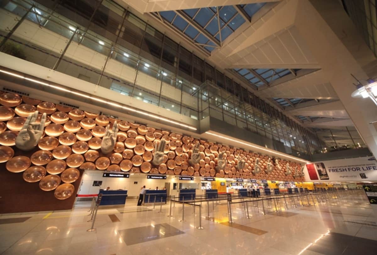 hema malini, akhilesh yadav stuck to igi airport and waited so long for check in