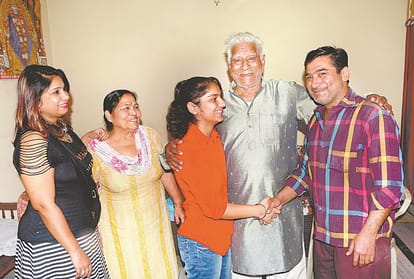 sanjay bhatiya wins three bhk flat amar ujala jackpot.