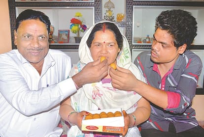 sanjay bhatiya wins three bhk flat amar ujala jackpot.