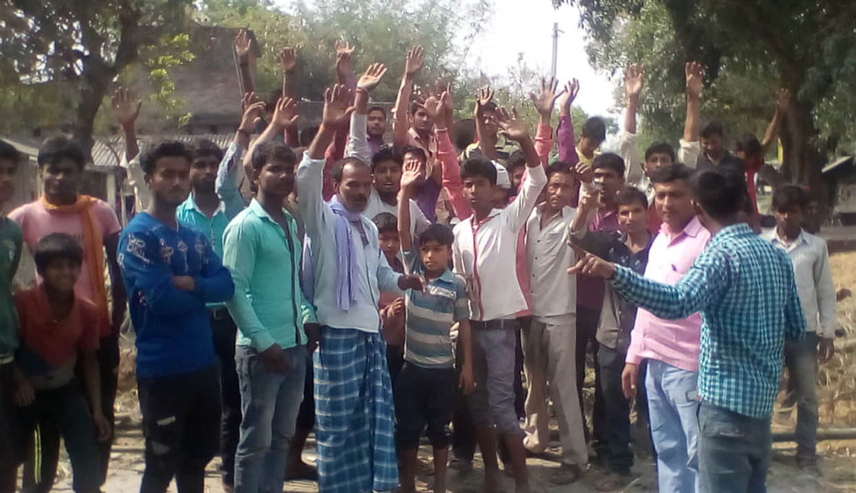 Road jam protested against breaking the yagya