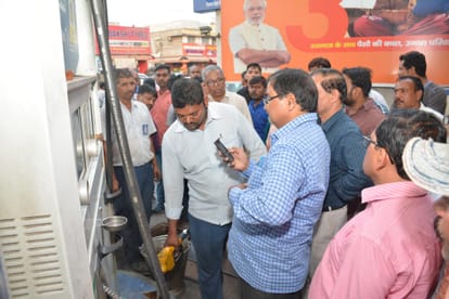  raid of supply department at lucknow petrol pump