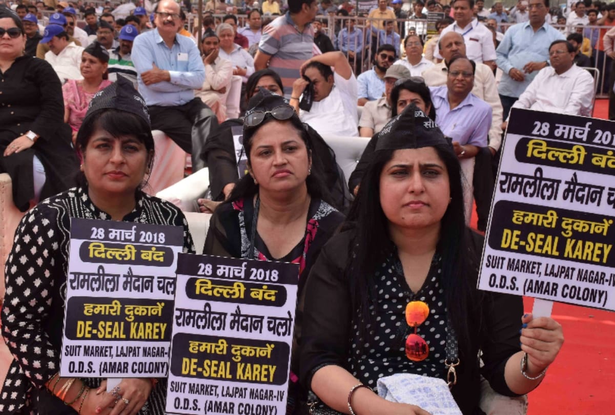 In protest against sealing  traders directly defied the central government