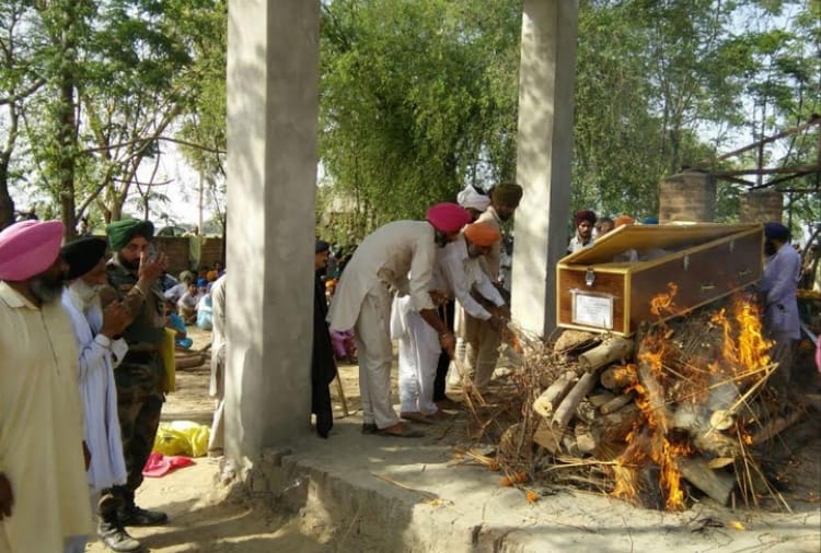 Indian Army Soldier Kuldeep Singh Died in Accident, Funeral in Village