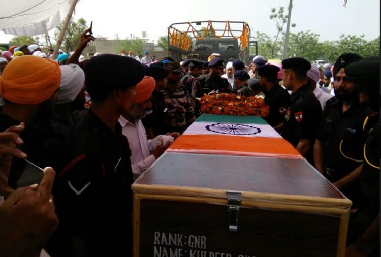 Indian Army Soldier Kuldeep Singh Died in Accident, Funeral in Village