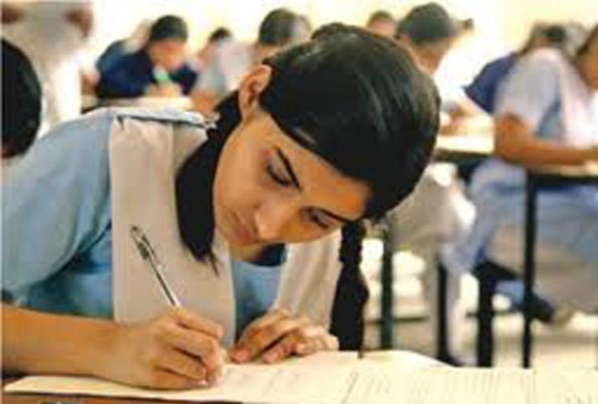 teachers are getting threatened in up board copy