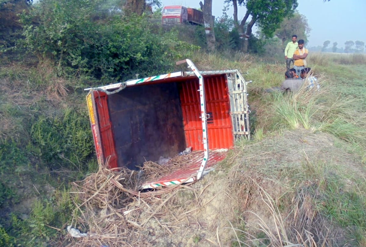 pickup van got accident in balrampur