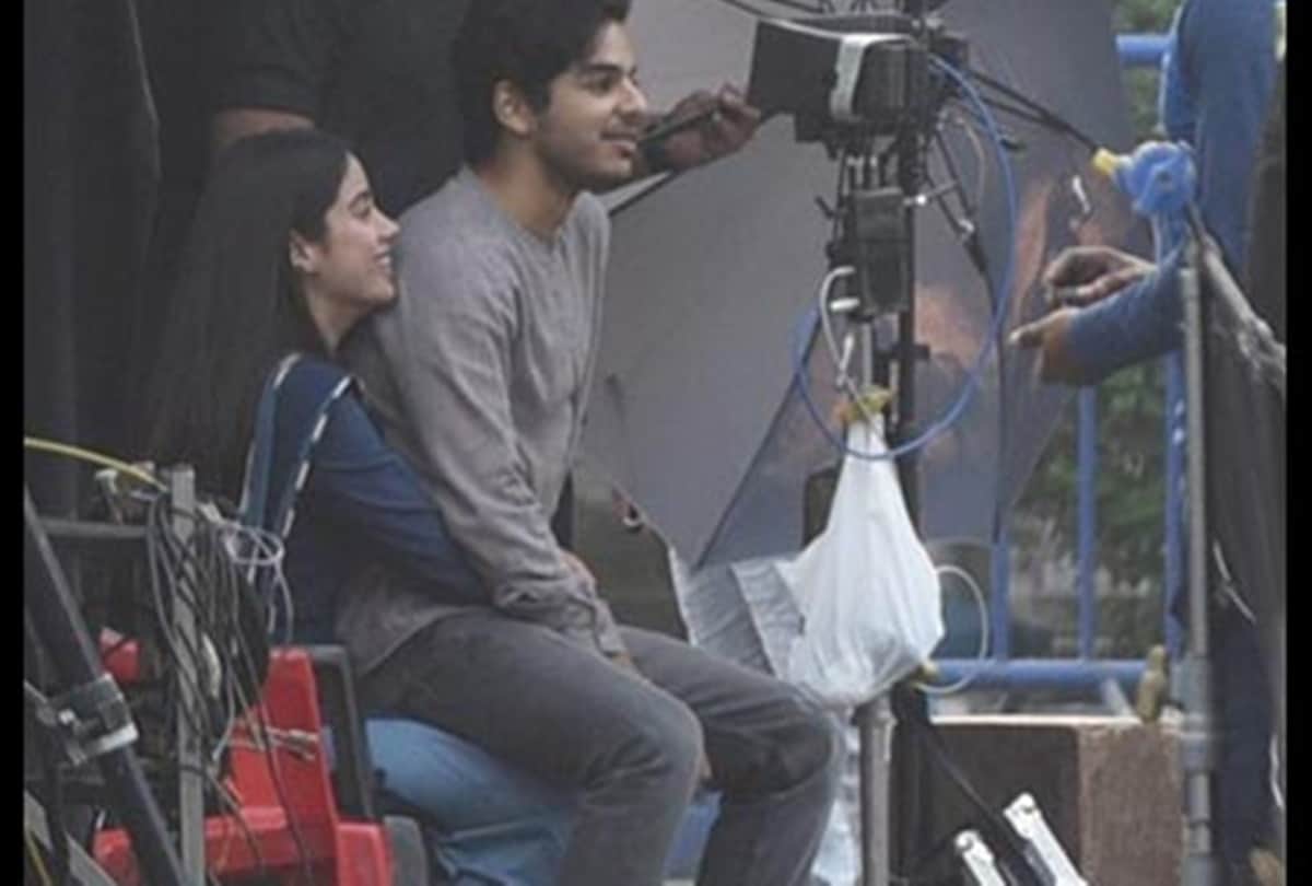 janhvi kapoor and Khushi Kapoor step out together first time