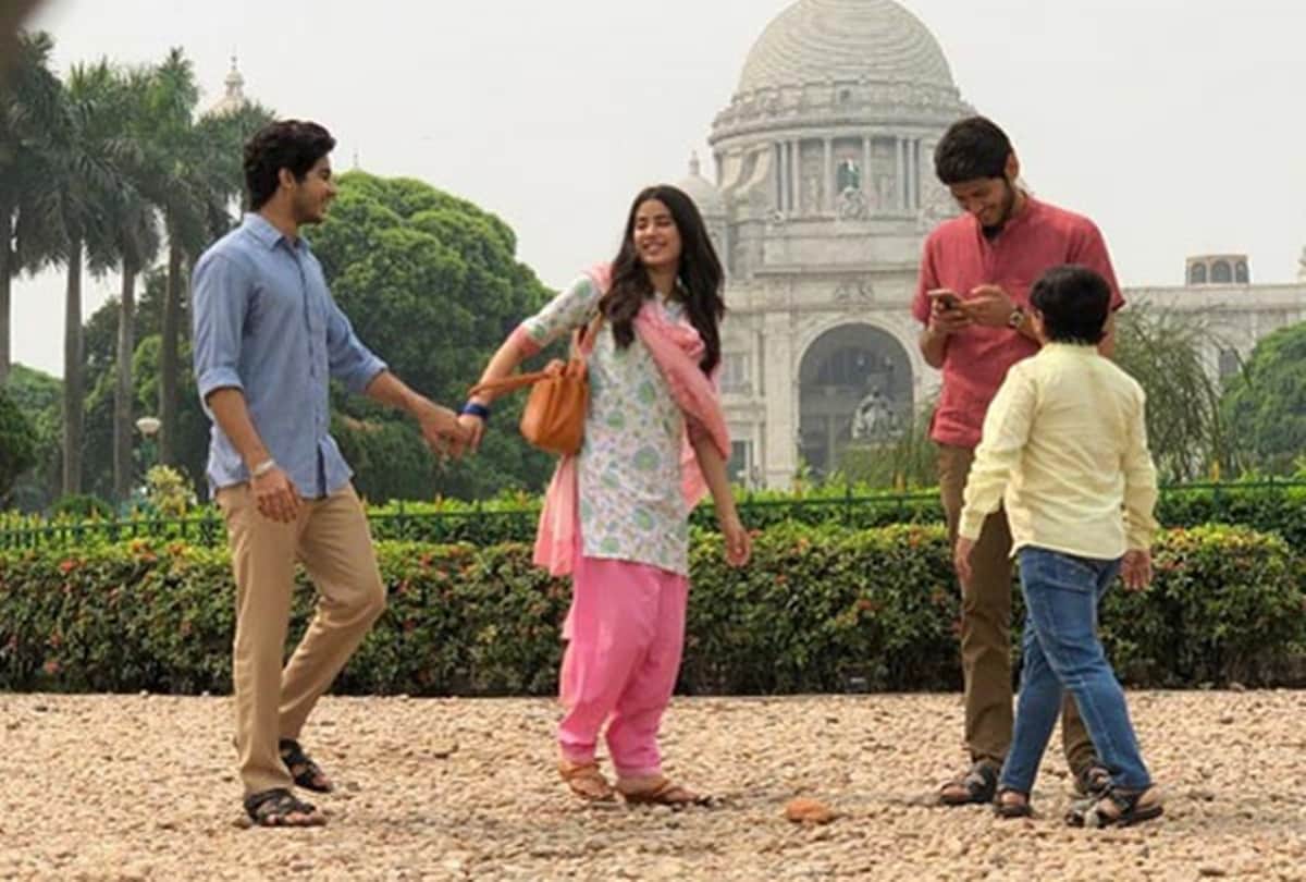 janhvi kapoor and Khushi Kapoor step out together first time