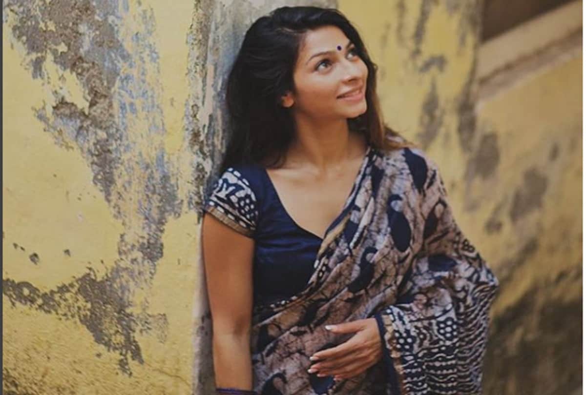 Tanishaa Mukerji Gets Trolled For Being Skinny now she reply back with new hot photo