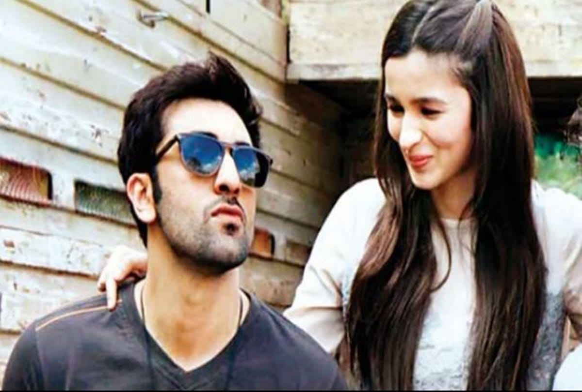 Rumours says Ranbir Kapoor and Alia Bhatt tie the knot in 2019 waiting for Rishi Kapoor recovery