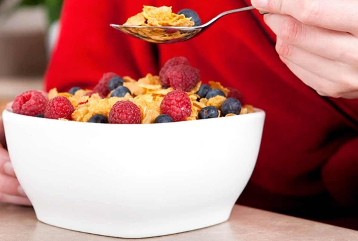 not having breakfast may affect your  brain ,  also risk of  increased heart attacks and diabetes 