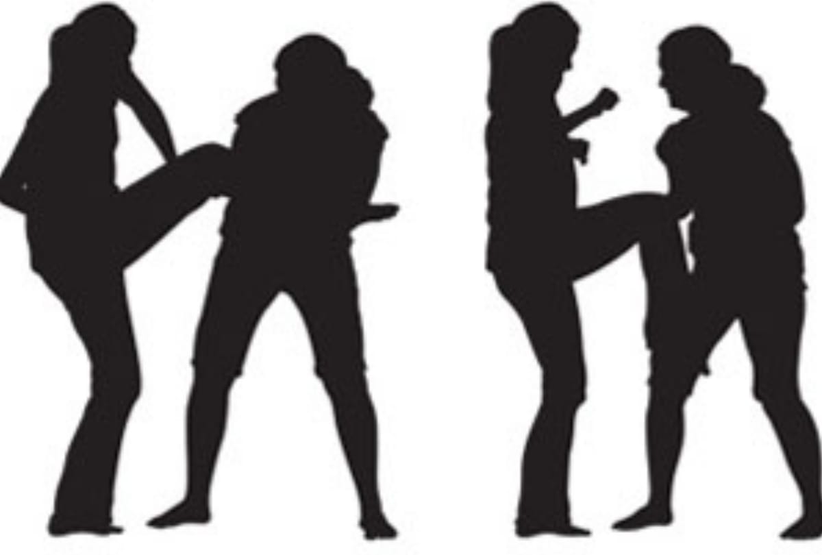 two Female teacher fight for school charge eight injured in Deoria