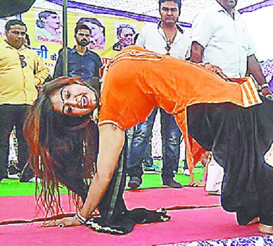 daabka gao me aayoji karyakram me pahuche mantri